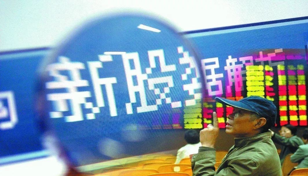 新澳門管家婆，揭秘期期中背后的秘密策略與智慧，揭秘新澳門管家婆期期中策略與智慧，背后的秘密與獨到之處